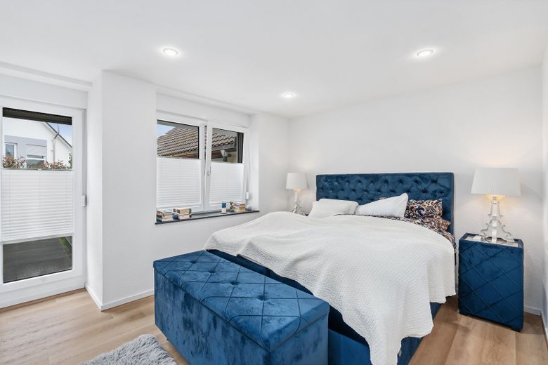 4-Zimmerwohnung in Traumlage mit Kachelofen, Balkon, Dachterrasse, Gästebad und Garage – Zimmer 3 - eingerichtet