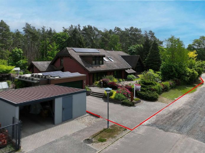 Einzigartige Architektenvilla am Waldrand bei Zerbst - ein Ort, wo Raum, Licht &amp; Natur verschmelzen – West Luftansicht
