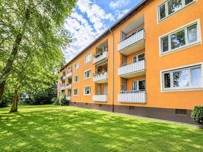 Mehr Frankfurt fürs Geld: 3-Zimmer-Wohnung mit Loggia und Blick ins Grüne – Foto 1