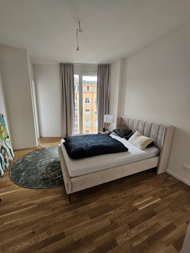 4 Zimmer Wohnung mit direktem Spreeblick und Weitblick über die Stadt – Schlafzimmer