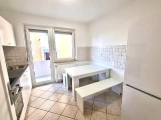 *Aydınlık ortak daire odası* EBK ve ortak balkon ile – Treffpunkt der WG