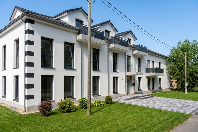 Ihre ruhige Terrassenwohnung mit Garten zum Hinterhof – Gebäude Eingang