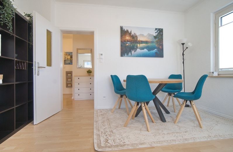 Helle, gut geschnittene und komplett möblierte 3-Zimmer-Wohnung in Rüttenscheid Nähe Girardethaus – 85c3d4c23a60a99d00e87066423e4bb56e832e00.jpg