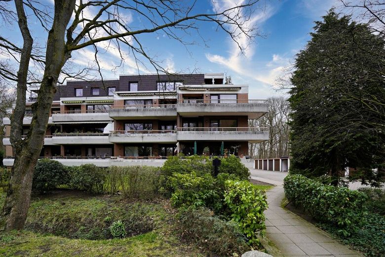 Wohnen am Stadtpark Langenhagen: Gut geschnittene Wohnung mit großem Balkon und Garage – Frontansicht