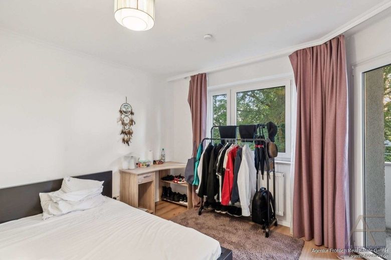 Investimento immobiliare nella Parkstadt Bogenhausen - moderno appartamento di 3 locali ristrutturato con contratto di locazione in essere – 240427022_Zimmer_1-1_WEB