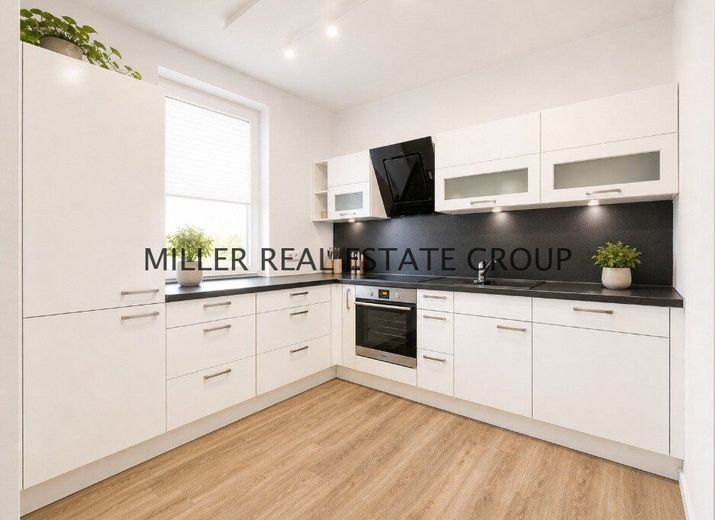 Moderne 4-Zimmer-Erdgeschosswohnung mit Privatgarten, Terrasse &amp; zwei Tiefgaragenstellplätzen! – Küchenbereich