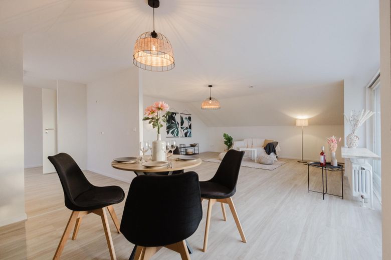 Frisch renovierte und bezugsfertige 3-Zimmerwohnung inkl. Parkplatz und mega Aussicht – Essbereich