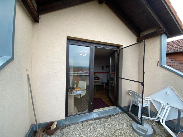 Helles 1-Zimmer-Dachgeschoss-Apartment mit großer Dachterrasse in der Nähe des UKGM – Dachterrasse