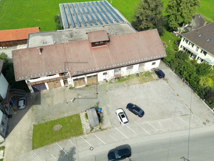 Produktions- Lagerhalle 3300m² auf 2225m² Grundstück, angrenzend an die Autobahn A7 nähe Kempten – Ansicht