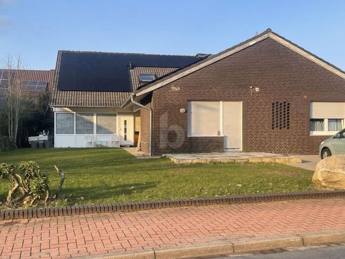 MODERNISIERT MIT TOP 7,8 % RENDITE – Foto 1