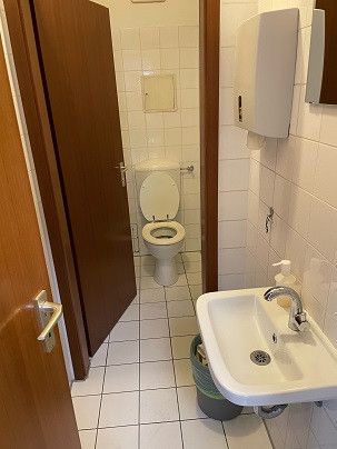 günstiger Büroraum in Gemeinschaftsbüro im Industriegebiet Leonberg an der Autobahn – WC