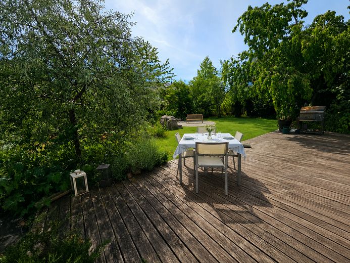 Doppelhaushälfte in München-Untermenzing - großzügig, nachhaltig, familienfreundlich, durchdacht – Blick von Terasse in Garten