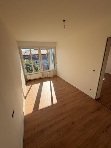 renovierte 2 Raum Wohnung mit Klima, EBK und TG Stellplatz – Schlafzimmer