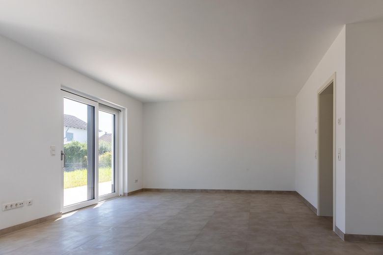 Neubauhaus mit separatem Einliegerbereich, Garten & Doppelgarage – Wohnessbereich (EG)