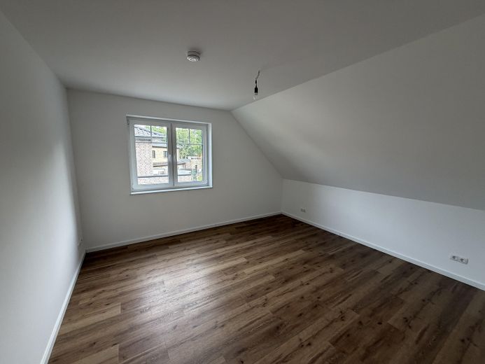 Oberwohnung mit Sommerlichen-Hitzeschutz in Harkebrügge zu vermieten, mit Einbauküche ! – Schlafzimmer