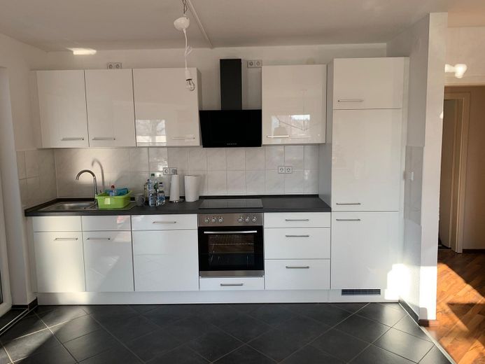 Helle 3-Zimmer-Wohnung im 1. OG mit Balkon – 84 m², Fußbodenheizung, Stellplatz – Küche