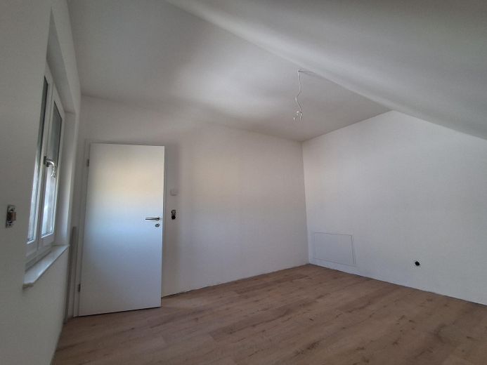 Schönes Einfamilienhaus mit Einlieferwohung – Gästezimmer DG