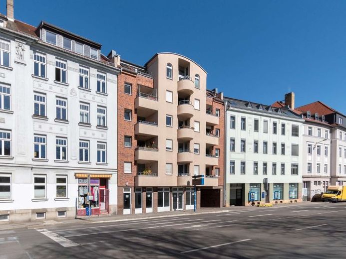 SCHLEUSSIG PUR | Vermietete 3-Raum-Wohnung mit 2 Loggien, Gäste-WC & TG-Stellplatz in Parknähe – Foto 1