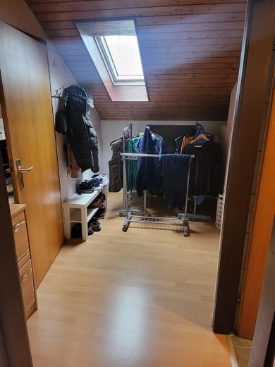 Gepflegtes 3-Familienhaus in Freiberg am Neckar – DG Flur