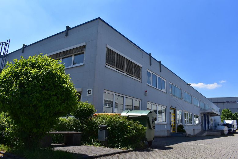 Helle Bürofläche ca. 100 m² – mit 3 Räumen und Stellplätzen – Außenansicht Nord-Ost