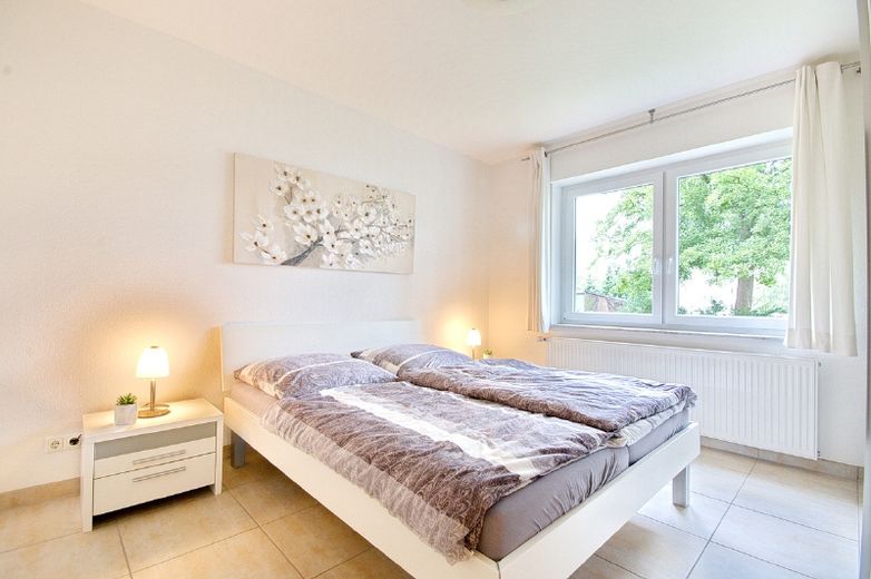 Attractive city apartment in Essen’s Rüttenscheid district: tastefully furnished, 1000 Mbit high speed internet access possible, side street in extremely popular residential area – 4d6e19341bdd023b42918fcf1603bc1080ac284a.jpg