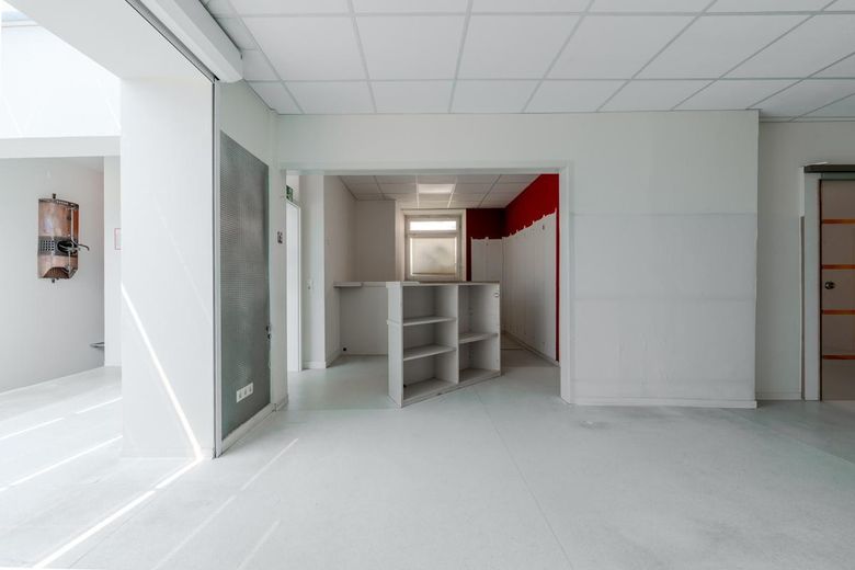 Büro + Werkstatt + Showroom | Glaseingang | ab 393 m² bis 700 m² | sofort! Kostenlose Werbefläche! – Büro 