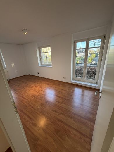 Barrierefreie 3,5-Zimmer-Wohnung in Sasel – Südwest-Balkon, Aufzug Tiefgarage, 2 TG-Plätze – Schlafzimmer/Eingang