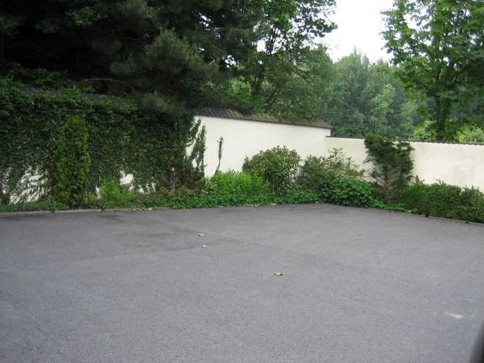Gewerbefläche, z.B. als Werkstatt, Lager, Büro rund 180 qm, Wohnen unter Voraussetzungen möglich – Eigener Parkplatz befestigt