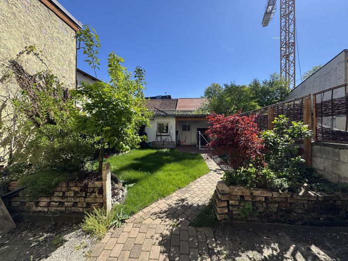 Einzigartiges Altstadt-Juwel in Weilheim mit eigenem Stadtgarten – kernsanierte 6-Zimmer-Maisonette – Zugang zum Stadtgarten