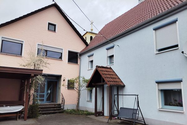 Due case unifamiliari con edificio annesso a Hemhofen