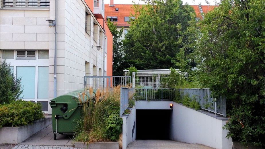 Traumwohnung, Leipzig-Gohlis, - möbliert, FREI AB 15. AUGUST 2026 – Garagenzufahrt
