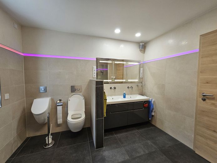 Bad OG mit WC und Urinal