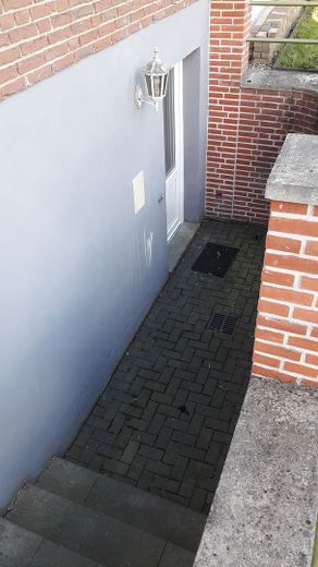 repräsentatives Zweifamilienhaus – Eingang Kellerwohnung