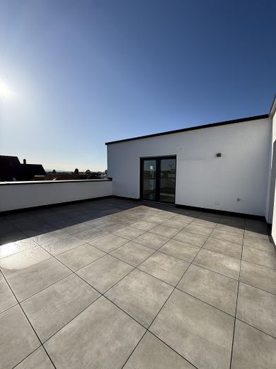 Großzügiges Penthouse mit XXL Dachterrasse & Einbauküche – Terrasse