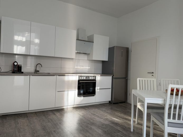 con aire acondicionado, completamente amueblado, recién renovado, listo para entrar a vivir, 2 hab., baño con cocina y balcón – Foto 12