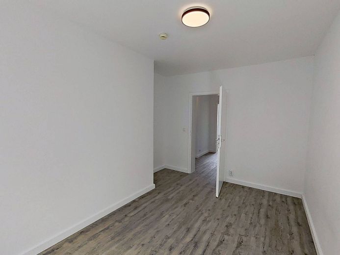 EINZIEHEN UND BIS ZU 3 KALTMIETEN SPAREN: Große 3-Zimmer-Wohnung mit BALKON und EBK in Kappeln-Ellenberg – Ansicht II: Schlafzimmer II