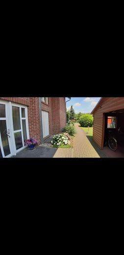 Bellissimo appartamento mansardato di circa 81,00 m² in vendita a Wunstorf / Luthe – Hauseingang + Fahrradschuppen