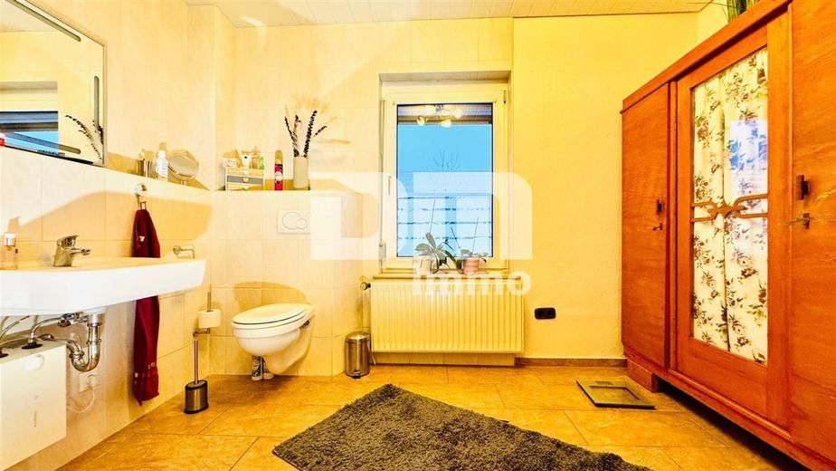 (R)eserviert!Modernisierte DHH mit Anbauten + Garagen in Traumlage – EG Gäste WC / Optional Bad