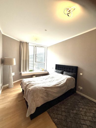 2 Zimmer Wohnung in Living 108 Apartmenthaus, Provisionsfrei, Aufzug, Sportraum, Dachterrasse – Schlafzimmer