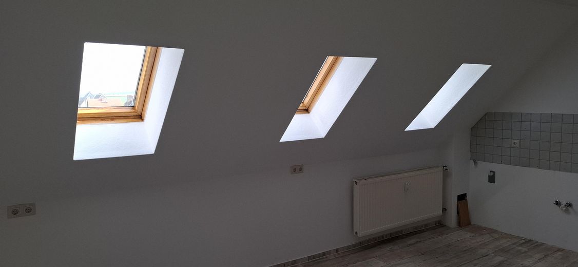 4-Raum-DG-Wohnung mit Garage in Kretzschau – Küche Fensterseite