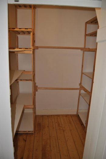 Mieszkanie typu atelier z zabudowaną kuchnią – Einbauschrank