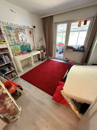 3-Zimmer-Wohnung mit großzügigem Privatgarten und Terrasse – Schlafzimmer 2
