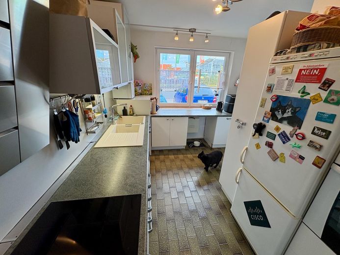 Wohnen am See: Traumwohnung mit Potenzial für zwei Einheiten, provisionsfrei von Privat – Küche