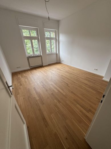 Sanierte 2-Zimmer-Wohnung im beliebten Brentanoviertel mit neuer Küchenzeile! – Schlaf-/Esszimmer