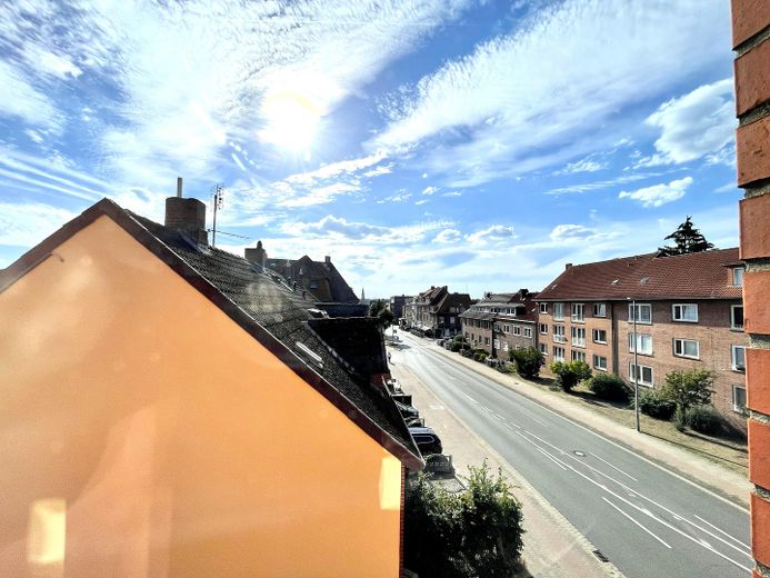 Stilvolles City-Apartment mit Bahnhofsnähe: Komfortables Wohnen in Lüneburg – Blick auf die Stadt