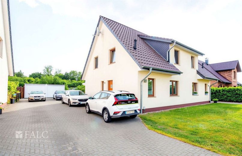 +++ Kapitalanlage mit Weitblick: Zweifamilienhaus im Grünen +++ – Außenansicht I Whg. 2d