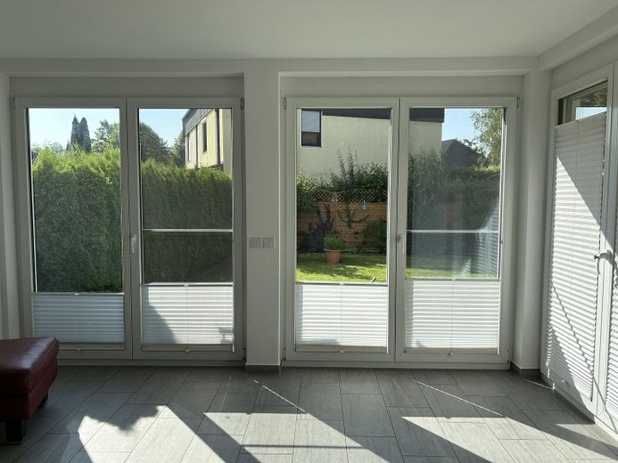 Fensterfront im Wohnzimmer