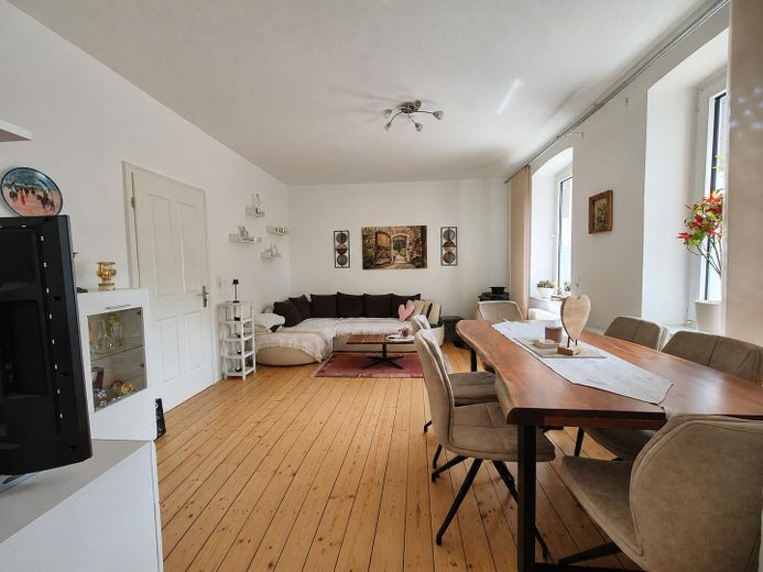 Elegante casa bifamiliare ristrutturata con terreno edificabile urbanizzato a Diemelsee-Adorf – Essbereich EG