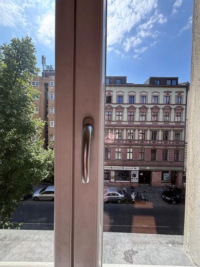 Provisyon yok. Neukölln'ün kalbinde ışıkla dolu ve geniş eski bina dairesi – Fenster