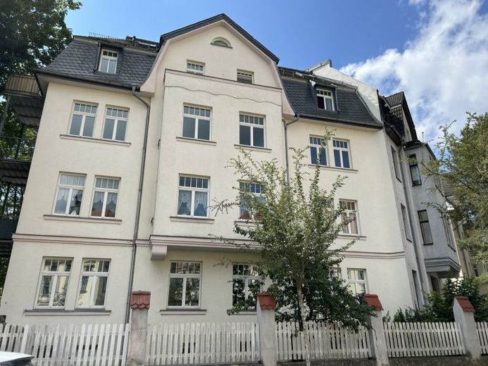 Ab 1.10.! Gemütliche 2-Raum-Wohnung mit Balkon & EBK in zentraler Lage von Zwickau! – Foto 1